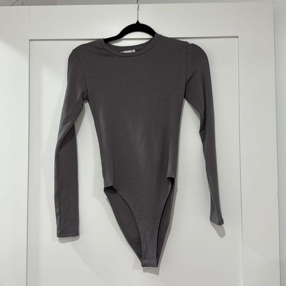 Zara size medium long sleeve bodysuit. Never worn, no tags.